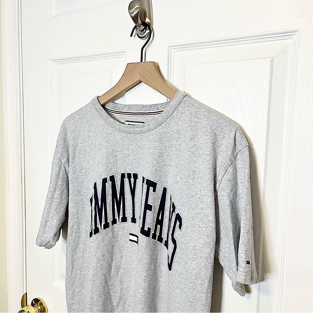 ✧・゚tommy jeans graphic tee